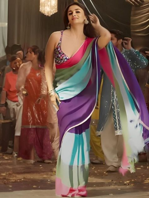 Alia Bhatt saree Rocky Aur Rani online Indian Party Wear Dresses, Alia Bhatt Saree, Bollywood Theme Party, Bollywood Theme, Set Saree, Indian Party, Indian Party Wear, Lace Border, Saree Look