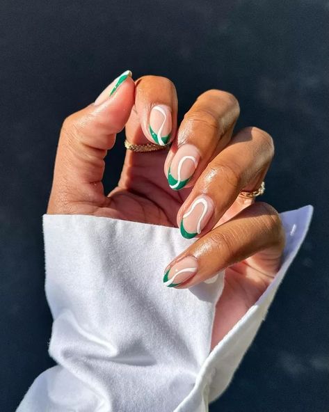 30 Colorful French Tip Nails Pep Up the Classic Look Nail Art Vert, Sheer Nails, Easy Manicure, Green French, French Tip Nail Designs, Green Nail Designs, Minimalist Nail Art, Summer Manicure, Green Nail Polish