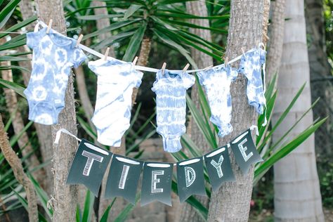 Granola Baby Shower: Tie-dye station  #camrynclairphotography Baby Shower Tie Dye Station, Tie Dye Onesie Station, Tie Dye Baby Shower Ideas, Tie Dye Station, Rainbow Theme Baby Shower, Hippie Baby Shower, Baby Shower Giveaways, Baby Boy Sprinkle, Baby Brunch