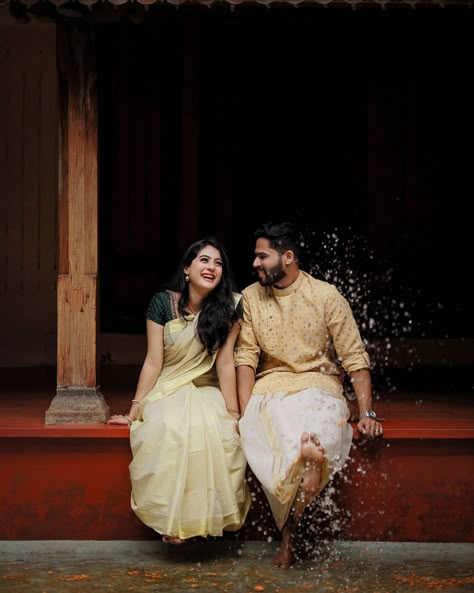 Kerala Pre Wedding Photoshoot, Kerala Saree Photoshoot, Bridesmaid Photoshoot, Kerala Wedding Photography, Marriage Photography, Pre Wedding Photoshoot Outfit, Photoshoot Couple, Kerala Wedding, Wedding Photoshoot Props