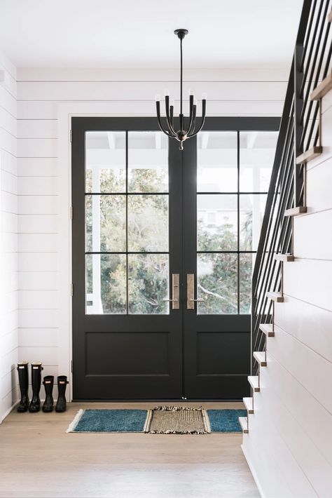 A Sophisticated Beach House on South Carolina's Sullivan's Island Farmhouse Interior Doors, Interior Door Colors, Black Front Doors, Farmhouse Front Door, Modern Entrance, Front Door Entrance, Modern Stairs, Farmhouse Front, Modern Farmhouse Exterior