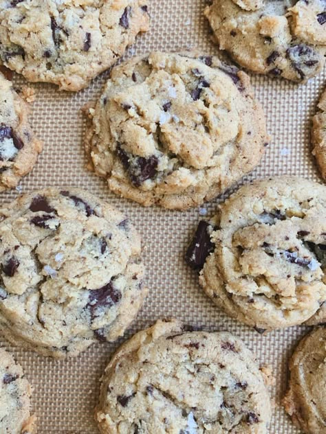 Krolls Korner Chocolate Chip Cookies, Craig’s Cookies Recipe, $250 Cookie Recipe, Choc Chip Cookie Recipe, Claire Ptak, Egg Cookies, Salted Chocolate Chip Cookies, Crumbl Cookies, Choc Chip Cookies