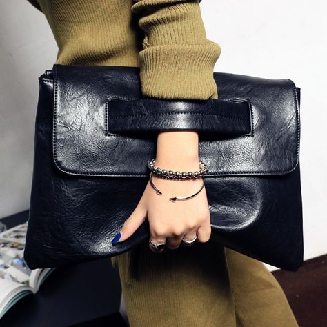 Photoshoot Aesthetic, Black Envelopes, Envelope Clutch Bag, Hobo Crossbody Bag, Girls Handbags, Cool Gifts For Women, Ladies Clutch, Trending Handbag, Envelope Clutch