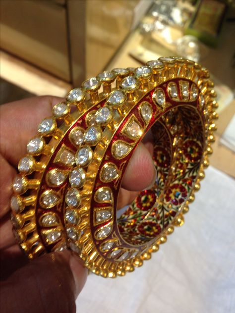 Rajputi Bangdi Design In Gold, Rajputi Kangan Design, Gokhru Bangles Gold, Rajputi Bangles, Kangan Design, Polki Bangles, Heavy Jewellery, Bridal Jewellery Inspiration, Bridal Jewelry Sets Brides