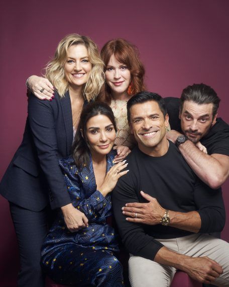 Marisol Nichols, Riverdale Poster, Mark Consuelos, Riverdale Characters, Riverdale Cole Sprouse, Bughead Riverdale, Riverdale Aesthetic, Riverdale Funny, Studio Photos