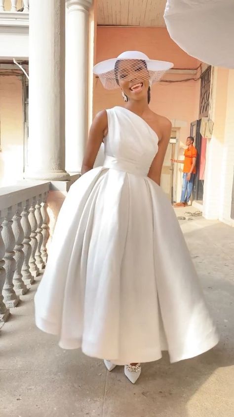 bellanaijaweddings on Instagram: For the love of bridal dresses with pockets Bride @the_ike_sandra Hairstylist @oludavid Makeup: @ralinesignature Stylist:… Civil Wedding Dresses, Classy Wedding Dress, Dinner Dress Classy, Stylish Wedding Dresses, Wedding Court, Elegant Dresses Classy, Dream Wedding Ideas Dresses, Classy Dress Outfits, Classy Wedding