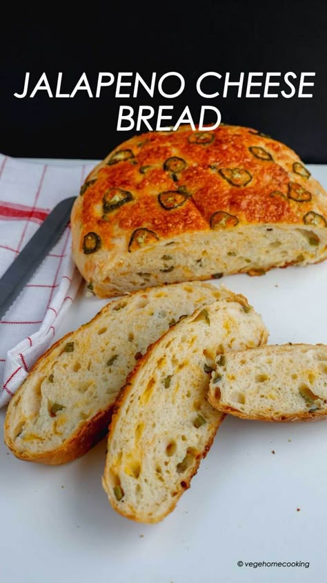 Cheddar Jalapeno Bread, Jalapeño Bread, Jalapeno Cheese Bread, Cheese Bread Recipe, Knead Bread Recipe, Jalapeno Cheese, Jalapeno Recipes, Raisin Bread, Bread Easy