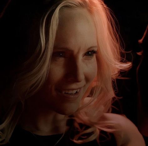 Coraline Forbes, Caroline From Vampire Diaries, Tvdu Characters, Vampire Face, Avril Lavigne Photos, Legacy Tv Series, Klaus And Caroline, Candice Accola, Black Bunny