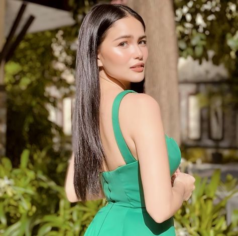 Ellise Joson, Elise Joson, Elisse Joson, Tagalog Quotes Hugot Funny, Classy Photography, Jenna Ortega, Boyfriend Pictures, Halter Dress, Backless Dress