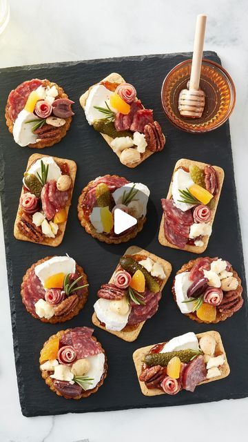 Tiny Charcuterie Board, Small Charcuterie Board For 2, Small Cheese Board Ideas, Mini Charcuterie Board Ideas, Small Cheese Platter, Charcuterie Crackers, Small Charcuterie Board Ideas, Cracker Bites, Small Charcuterie Board