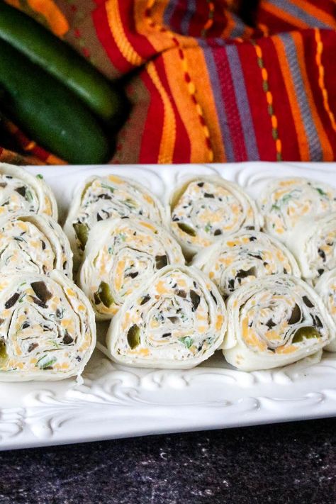 Mexican Pinwheels, Easy Cheese Dip, Blue Ribbon Recipes, Homemade Cheese Sauce, No Cook Appetizers, Super Snacks, Just A Pinch Recipes, Easy Cheese, Just A Pinch