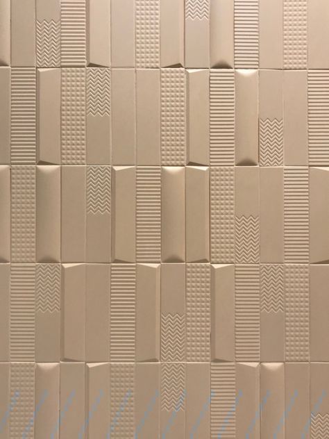 Tile trends for 2019 from Cersaie Stone Floor Texture, Stone Tile Texture, Wall Tile Texture, Modern Tile Designs, Wall Cladding Tiles, Resort Interior Design, Compound Wall Design, Textured Wall Panels, Diy Interior Decor