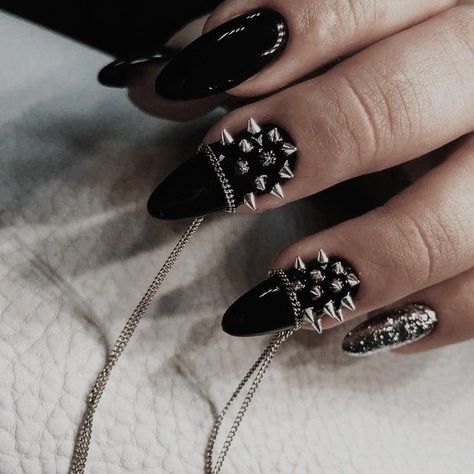 Stelleto Nails, Nail Rings, Rock Nails, Black Halloween Nails, Holloween Nails, Witch Nails, Witchy Nails, Gothic Nails, Edgy Nails