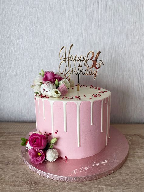 #birthday #cake #topper #flowers Birthday Cake Real Flowers, Birthday Cake With Real Flowers, Cake With Real Flowers, Cake Topper Flowers, Flower Cake Design, Halloween Birthday Cakes, Bday Cake, Cake Designs Birthday, Halloween Birthday