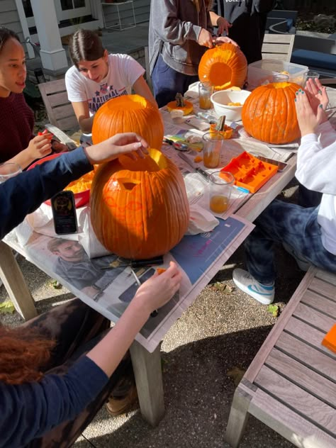 Pumpkin Carving Event, Friends Carving Pumpkins, Fall Festivities With Friends, Pumpkin Carving With Friends, Friends Pumpkin Carving, Fall Party Aesthetic, Pumpkin Painting Aesthetic, Romanticizing Autumn, Halloween Sleepover