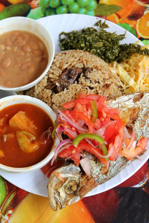 One of the best Tanzanian meals I've ever had Tanzanian Food, East African Food, Tanzania Food, Kenyan Food, Different Types Of Food, Africa Food, African Dishes, Tanzania Africa, Egyptian Food