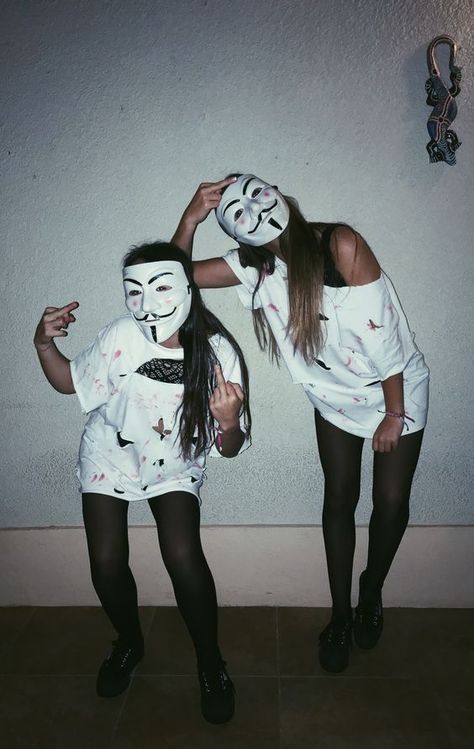 Duo Halloween Costumes Horror, Halloween Costumes Girl Duo, Halloween Costumes Duo Scary, Easy Duo Halloween Costumes Bff, Scary Duo Halloween Costumes, Duo Halloween Costumes Scary, Halloween Costumes Teenage Girl Duo, Costume Halloween Duo, Two Person Halloween Costumes