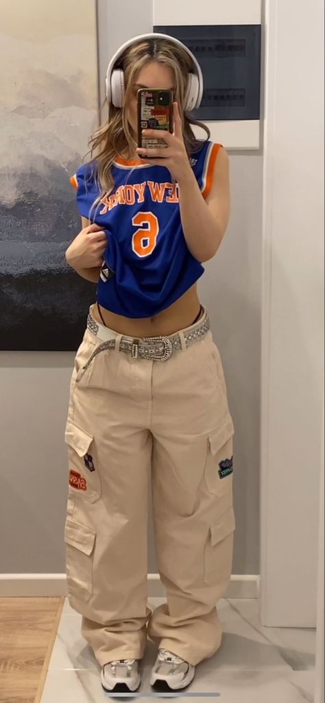 Baggy Jersey Outfit Women, Long Baggy Shorts Outfit, Hiphop Fits, Baggy Shorts Outfit Street Styles, Baggy Pants Small Top, Small Shirt Big Pants Outfit, Small Top Big Pants Outfit, Baggy Aesthetic Outfits, Big Pants Small Shirt