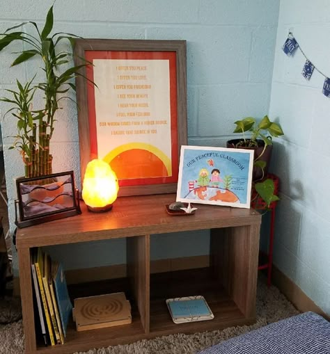 Montessori Classroom Wall Decor, Zen Zone Classroom Ideas, Peace Corner Classroom Ideas, Zen Den Classroom, Zen Classroom, Montessori Classroom Layout, Peaceful Classroom, Montessori Space, Montessori Design