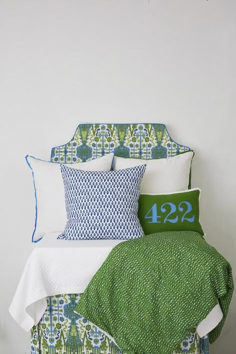 Dorm Room Ideas Green, Tcu Dorm, Bama Dorm, Apartment Tv Stand, College Girl Apartment, Blue Green Bedrooms, Sorority Room, Sibling Room, College Dorm Room Inspiration