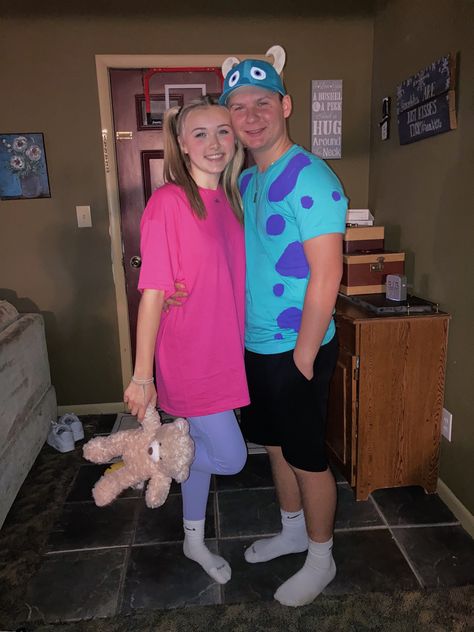 Funny Tv Show Costumes, Couple Costumes For Halloween College, Boo And Sully Costume Couple, Monster Ag Kostüm, Boo And Sully, Sully And Boo Costume, Boo Monsters Inc Costume, Mike Wazowski Costume, Boo From Monsters Inc