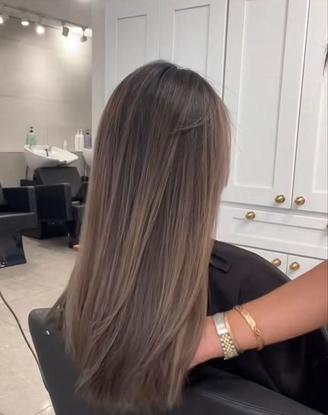 Cool Tone Brunette With Highlights, Brown Hair With Light Brown Lowlights, Brunette Hair Subtle Highlights, Soft Brown Highlights On Dark Hair, Ash Brown Balayage Straight Hair, Pramenovi Brown Hair, Soft Ash Blonde Balayage, Brown Hair Balayage Straight, Dyed Light Brown Hair