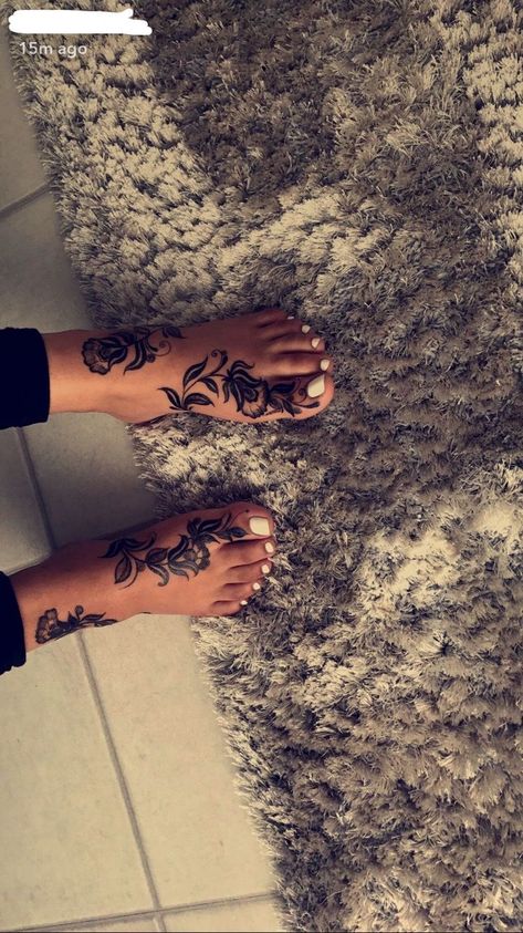 Foot Tattoo Black Women, Feet Tattoo Ideas, Foot Tattoo Placement, Tattoo Ideas Foot, Henna Tattoo Foot, Butterfly Foot Tattoo, Foot Tattoo Designs, Cute Foot Tattoos, Small Foot Tattoos