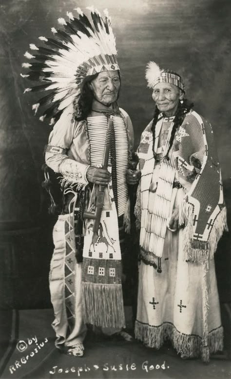 33 Incredible Portrait Photos of Native Americans in the Late 19th and Early 20th Centuries ~ Vintage Everyday Native American Photography, Native American Images, Native American Men, Native American Pictures, Native American Photos, Indigenous Americans, Native American Peoples, Native American Heritage, Native American Tribes