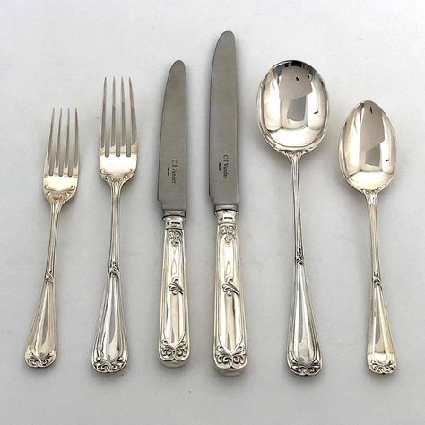 Silver Cutlery Set, Knives And Forks, Hermes Cutlery, Aesthetic Cutlery, Fancy Silverware, Fancy Cutlery, Fancy Plates, Modern Silverware, Antique Cutlery