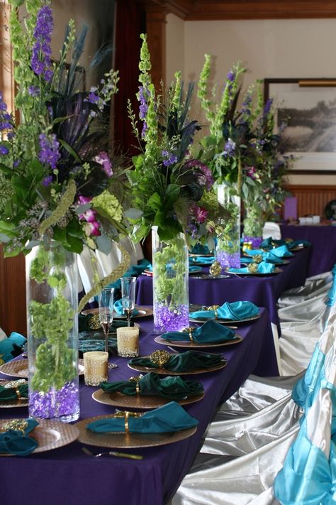 Tablescape showing deep purple tablecloth with your colors... this looks very contemporary versus vintage. Tafel Decor, Beautiful Tablescapes, Design Podcast, Peacock Theme, Bridal Shower Centerpieces, Table Talk, Decorations Table, Setting Ideas, Peacock Wedding