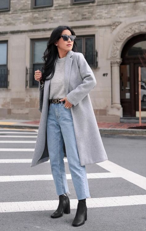 Gray Coat Women Outfit, Jean Coat Outfit Jackets, Winter Outfits With Gray Coat, Autumn Outfits Grey Coat, Gray Autumn Outfit, Gray Winter Coat Outfit, Light Grey Long Coat Outfit, Gray Trenchcoat Outfit, Grey Mom Jeans Outfit Winter