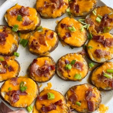 Loaded Potato Slices, Mini Potato Skins, Potato Skins Easy, Potato Skin Bites, Potato Skins Appetizer, Leftover Mashed Potato Pancakes, Potatoe Skins Recipe, Mashed Potato Pancakes, Potato Slices