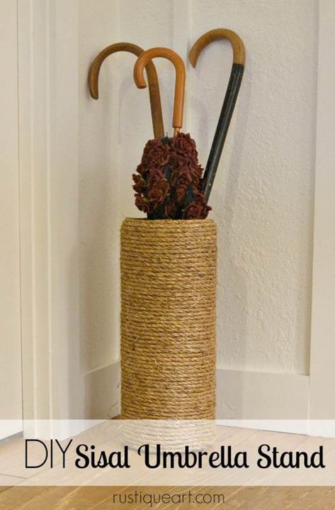 DIY Sisal Umbrella Stand Diy Umbrella, Outdoor Umbrella Stand, Diy Entryway, Diy Swimming Pool, Jute Crafts, Umbrella Holder, Ideas Hogar, Umbrella Stands, Rope Crafts