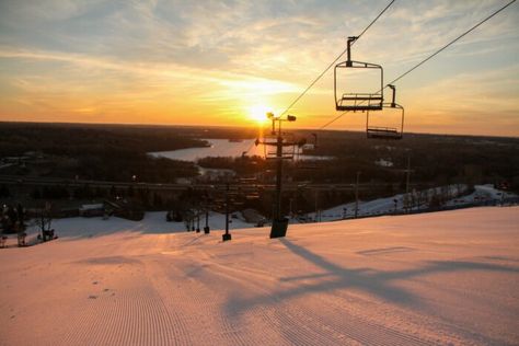 Buck Hill is a ski and snowboard hill in Burnsville, Minnesota. While it is very popular for these two activities, many also visit the hill for its excellent snowtubing opportunities. Minnesota Snow, Sledding Hill, Hawksnest Snow Tubing, Snow Tubing, Fun Outdoor Activities, Winter Activities, Ski And Snowboard, Ski Resort, Outdoor Fun