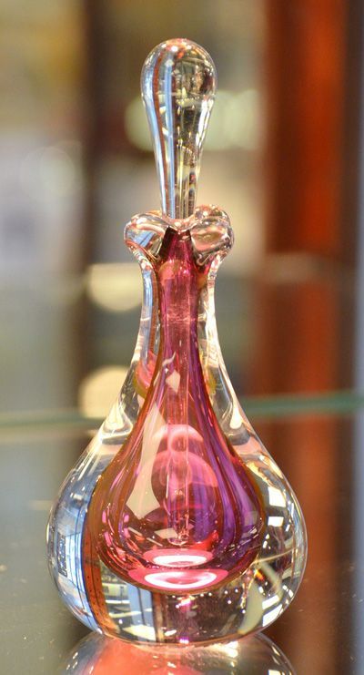 Teardrop Perfume Bottle by Mary Angus: Perfume Vintage, Pretty Perfume Bottles, Perfume Bottle Art, Beautiful Perfume Bottle, Antique Perfume Bottles, Glas Art, Beautiful Perfume, Antique Perfume, Vintage Bottles