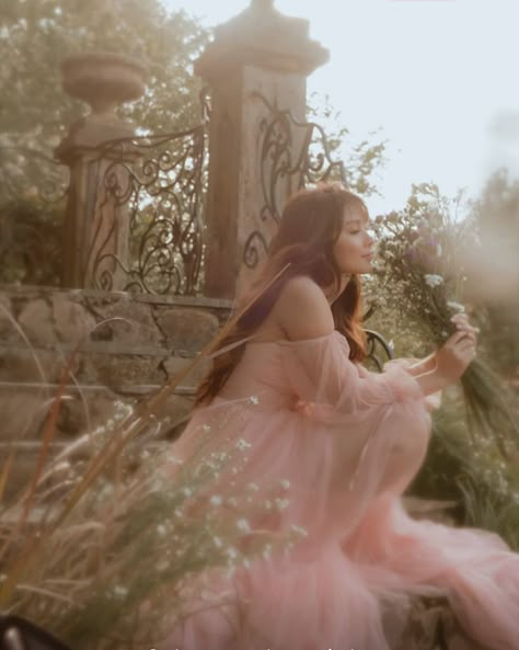 Princess Theme Photoshoot Women, Kathryn Bernardo Photoshoot, 18th Debut Ideas, Cottage Core Photoshoot, 18th Debut, Quince Photoshoot Ideas, Pre Debut Photoshoot, Princess Shot, Debut Theme