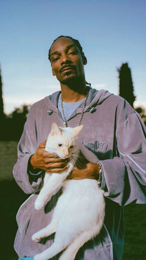 Snoop Dog And Tupac Wallpaper, Snoop Dogg Wallpaper 90s, 90s Rappers Aesthetic Wallpaper Iphone, Best Ios 16 Wallpapers Rappers, Ios 16 Wallpaper Old School, Eminem Ios16 Wallpaper, Musician Wallpaper Iphone, Snoop Dog Wallpaper Aesthetic, Snoop Dogg Wallpaper Iphone Wallpapers