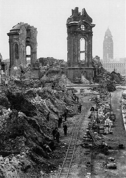 20 Unique Photos of the Frauenkirche in Dresden, Germany | LDS Daily Ap World History, History Magazine, Dresden Germany, German History, The Ruins, Interesting History, World History, Abandoned Places, Historical Photos