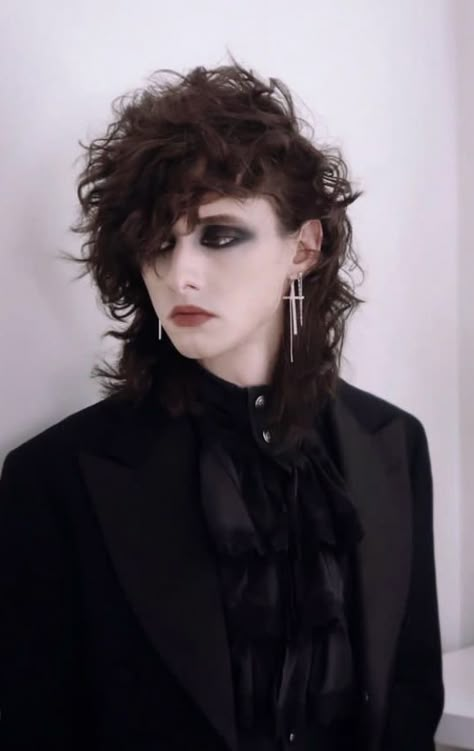 Goth Angel Makeup, Gothic Hairstyles Men, Goth Men Hair, Goth Skull Makeup, Romantic Goth Fashion Men, Vampire Hairstyles Men, Goth Wavy Hair, Goth Hair Male, Goth Prom Outfit Men