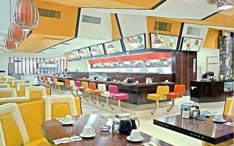 Great diner!! Googie Architecture, Vintage Diner, American Diner, Vintage Restaurant, Retro Interior, Vintage Life, Retro Futurism, A Restaurant, Vintage Ads