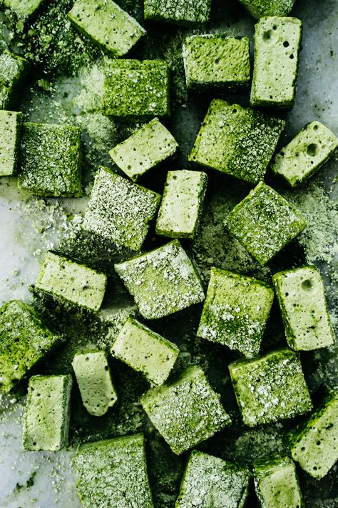 ... matcha marshmallows ... Healthy Marshmallows, Matcha Green Tea Recipes, I Love Green, Matcha Dessert, Dessert Original, Green Tea Recipes, Fall Desserts Easy, Matcha Recipe, Orange Blossom Water