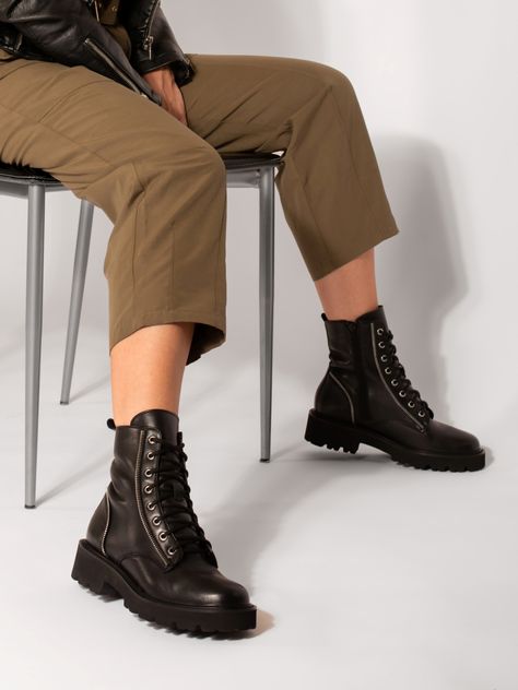 Women's leather trappers on a thick sole, Conhpol Bis Worker Boots, Black Boots, Leather Women, Boots, Leather, Black