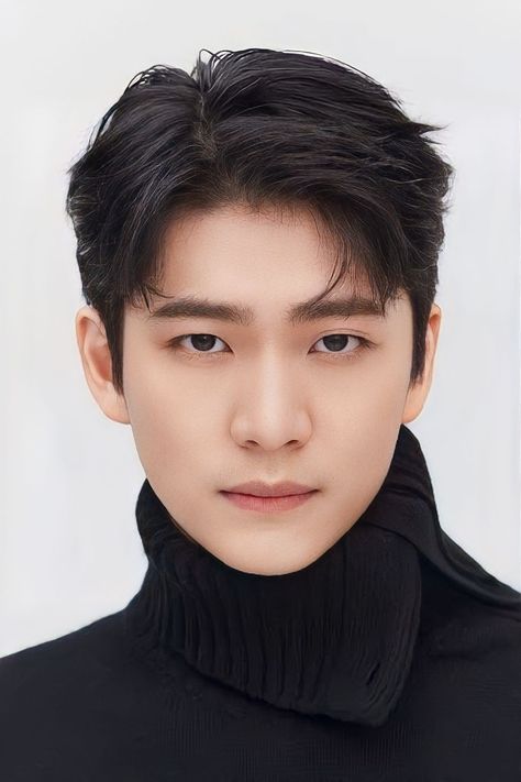 Men Haircut Center Part, Clip Hairstyles For Short Hair, Jaw Clip Hairstyles, Kang Tae Oh, Oppa Korea, Mens Perm, Fashion Show Poster, Korean Haircut, Hairstyles Bob