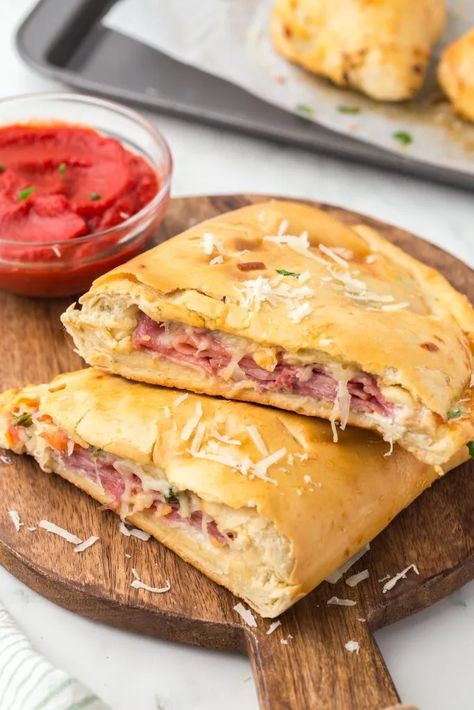 hot ham and cheese calzone Ham Calzone, Calzone Filling Ideas, Ham And Cheese Calzone, Cheese Calzone Recipe, Tomato And Cream Cheese, Calzone Dough, Calzone Recipe Easy, Calzones Recipe, Cheese Calzone