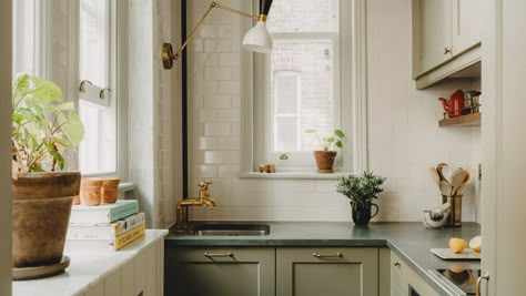 53 small kitchen ideas from the House & Garden archive Tiny Kitchen Extension, Eclectic Galley Kitchen, Small Unfitted Kitchen Ideas, 13x13 Kitchen Layout, Straight Wall Kitchen, Kitchen Low Ceiling, Narrow Kitchen With Island, Small Square Kitchen Ideas, Small Kitchen Corner