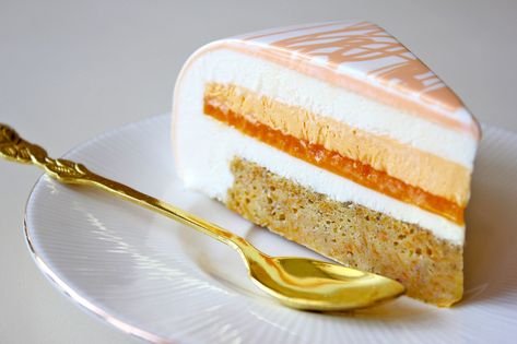 Orange Mousse Cake, Sea Buckthorn Dessert, Fine Dining Carrot Cake, Orange Chocolate Mousse, Orange Entremet, Entremet Recipe, Mango Chocolate, Orange Mousse, Mousse Cake Recipe