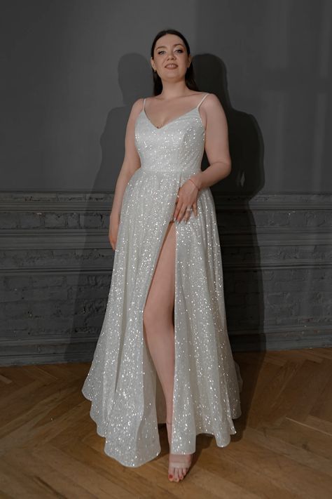 Looking for the dreamiest, princess-like, and utterly unique plus-size wedding dress that won’t break the bank? Well, your search ends right here. Enter the realm of Olivia Bottega – hands down, one of the most stunning bridal brands ever. Sparkly White Dress Plus Size, Hollywood Glam Wedding Dress Sparkle, Plus Size Glitter Dress, Plus Size Sparkle Wedding Dress, Sparkly Wedding Dress Plus Size, Sparkle Wedding Dress Glitter, Glittery Wedding Dresses, Glitter Tulle Wedding Dress, Shimmer Wedding Dress