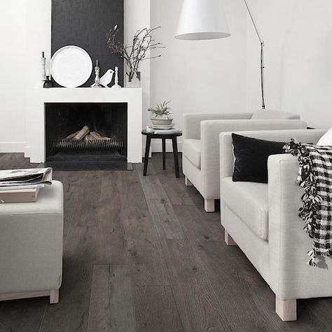 Modern Chic Living Room, Wooden Floors Living Room, Grey Wooden Floor, Grey Floors, Grey Hardwood Floors, Chic Living Room Design, Floor Boards, Wood Floors Wide Plank, Flooring Inspiration