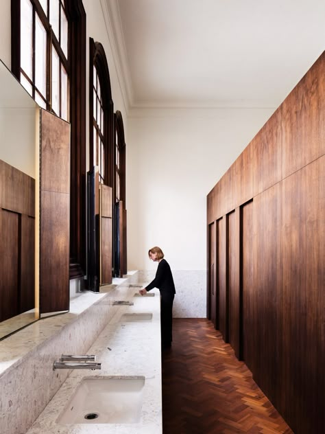 Carmody Groarke, Rory Gardiner · V&A Members' Room Bathroom Restaurant Design, Restaurant Restroom, Toilette Design, Loft Inspiration, Restroom Design, Ut Austin, Residence Hall, Public Bathrooms, Bad Inspiration