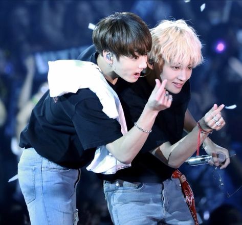 BTS Bangtan Sonyeondan Kim Taehyung Tae V TaeTae CGV Jeon Jungkook Kookie Jungkookie JK Golden Maknae 180909 BTS Love Yourself Tour Los Angeles USA Staples Center taekook vkook kookv finger heart Bts Wattpad, Bts World Tour, Finger Heart, Jungkook V, Bts Vkook, Bts Love Yourself, About Bts, Young Men, Fan Fiction